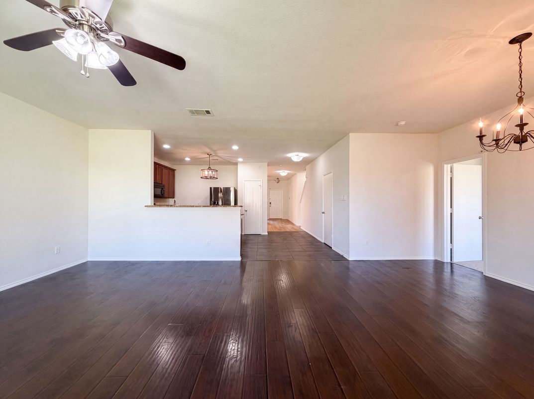 Photo 6 of 23 of 1411 Niagara Falls Ct, Arlington, TX