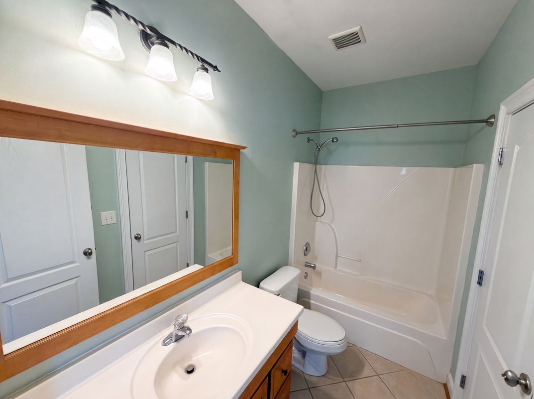 Photo 10 of 22 of 9721 Arlington Oaks Dr, Charlotte, NC
