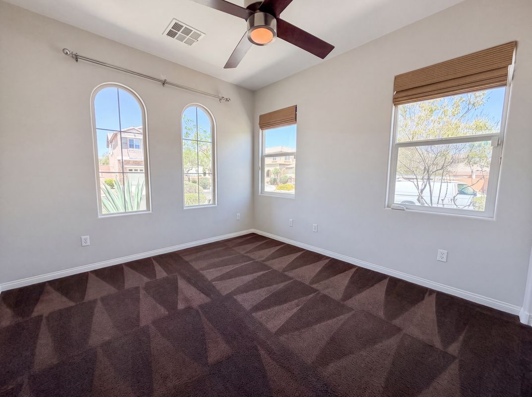 Photo 4 of 21 of 908 Baronet Dr, Las Vegas, NV