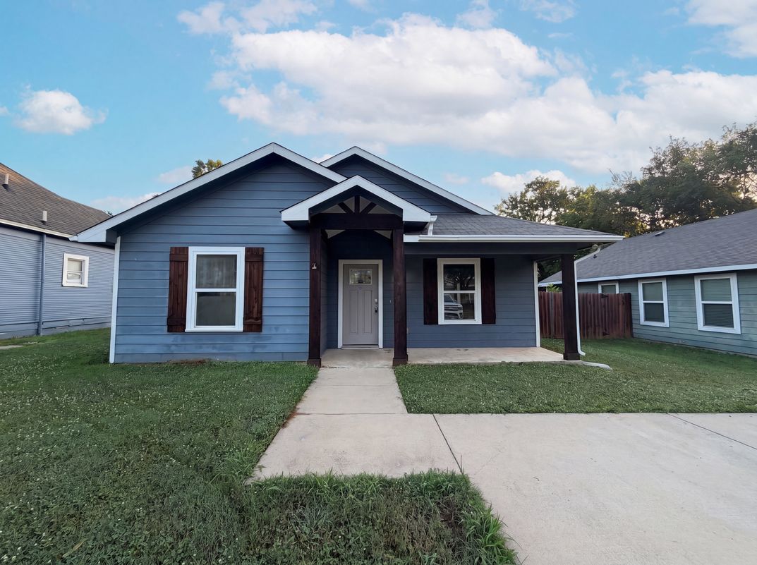 Photo 18 of 20 of 709 W Hull St, Denison, TX