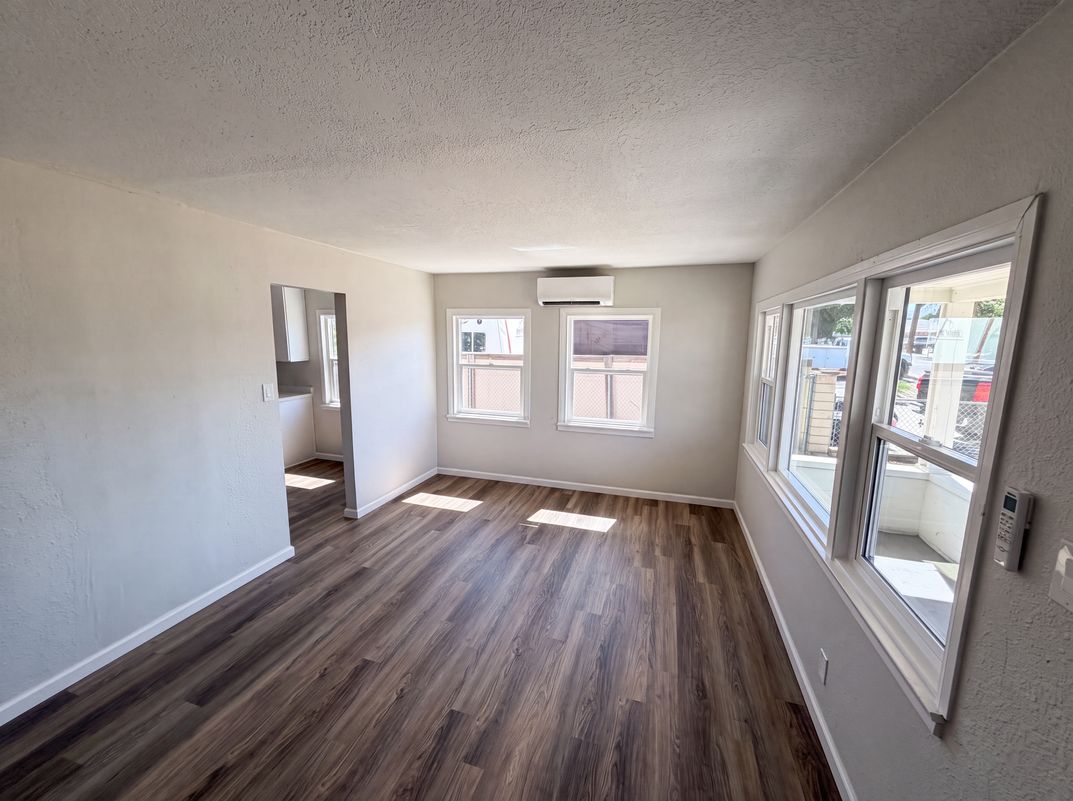 Photo 3 of 19 of 1374 El Nita Ln, Hemet, CA