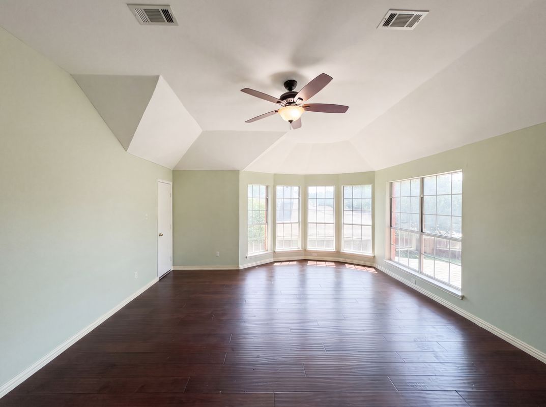 Photo 4 of 22 of 3606 Fairlands Dr, Richardson, TX