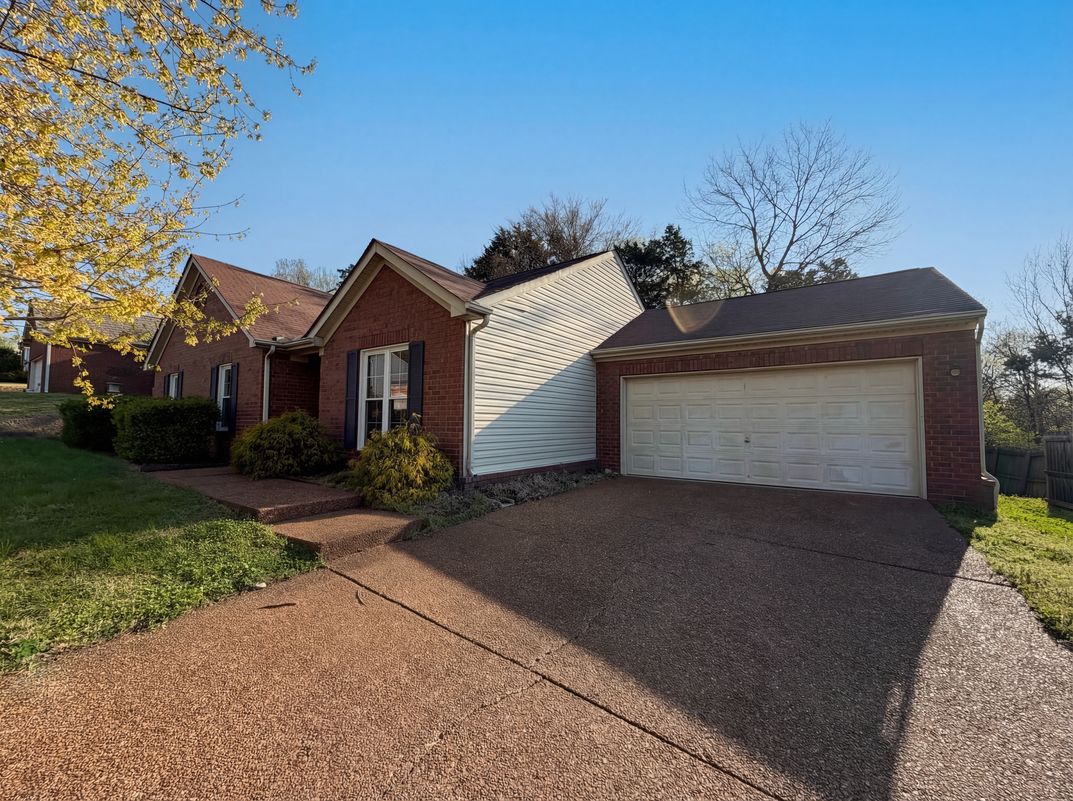 Photo 7 of 18 of 2416 Bayview Dr, Nashville, TN