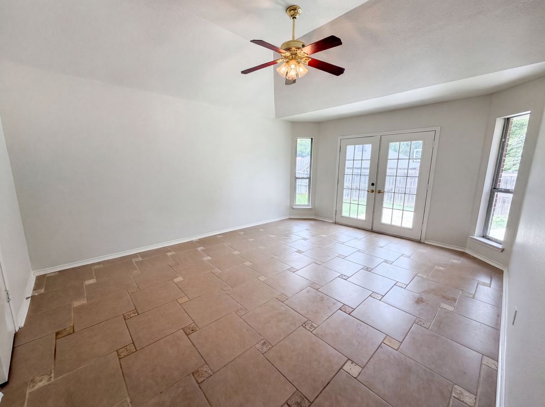 Photo 6 of 17 of 10740 Southern Trace Cir, Flint, TX