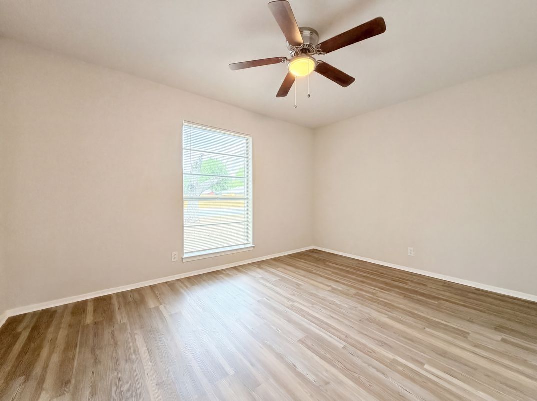 Photo 8 of 17 of 208 Forest Way, Schertz, TX