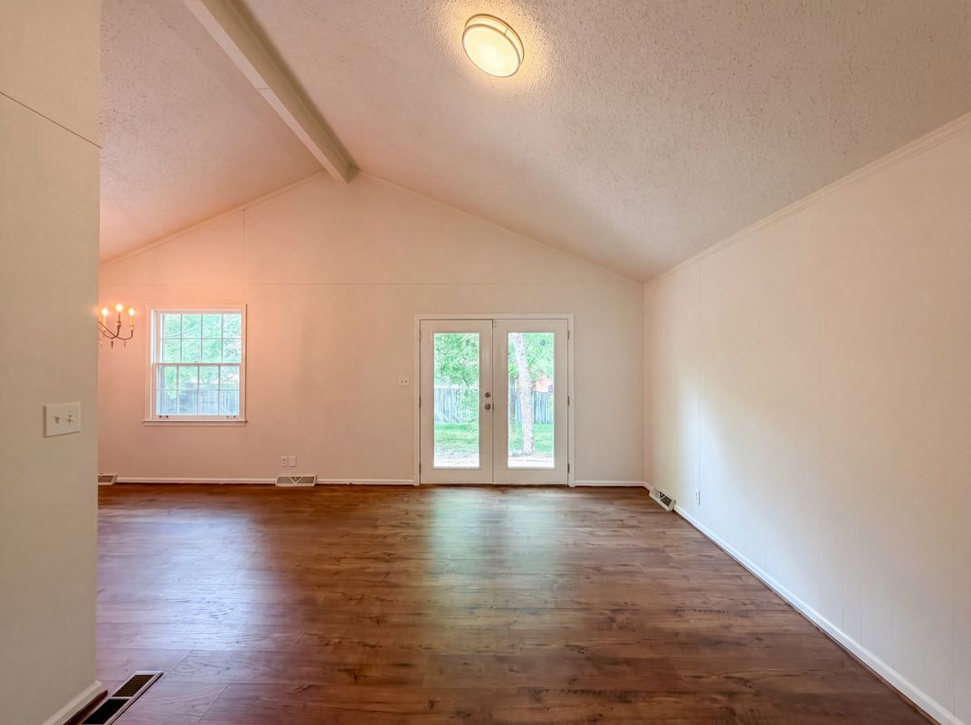 Photo 9 of 23 of 242 Kingswood Dr, Clarksville, TN