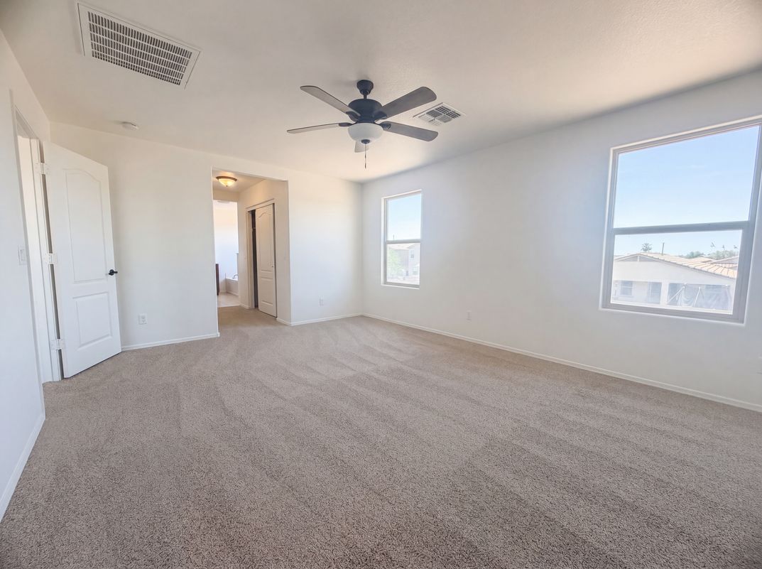 Photo 8 of 18 of 1043 E Daniella Dr, San Tan Valley, AZ