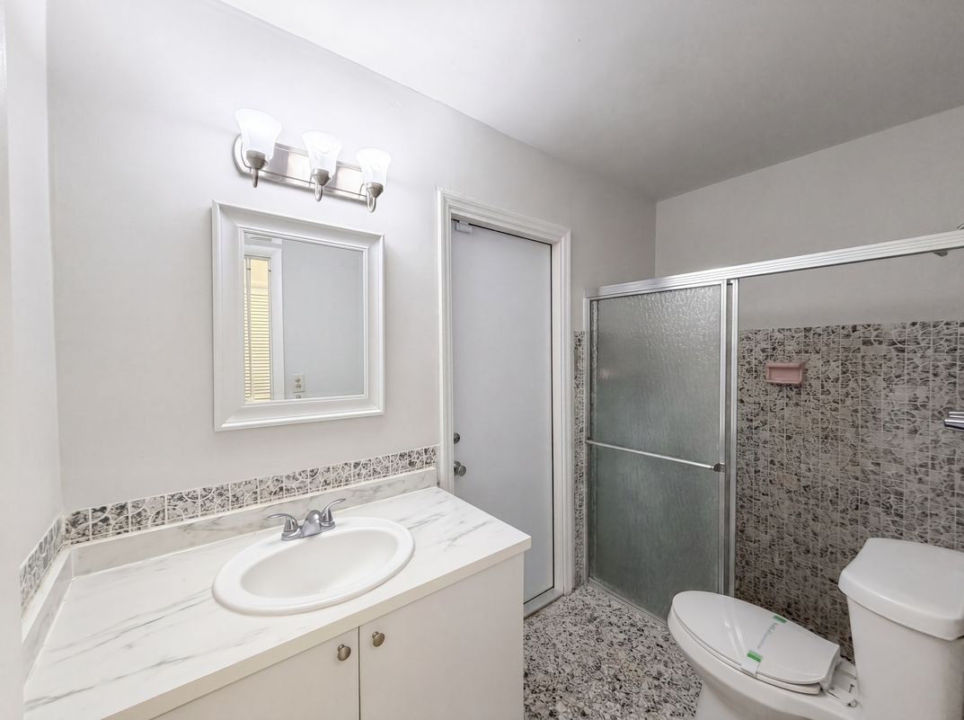 Photo 18 of 25 of 7141 Harbour Blvd, Miramar, FL