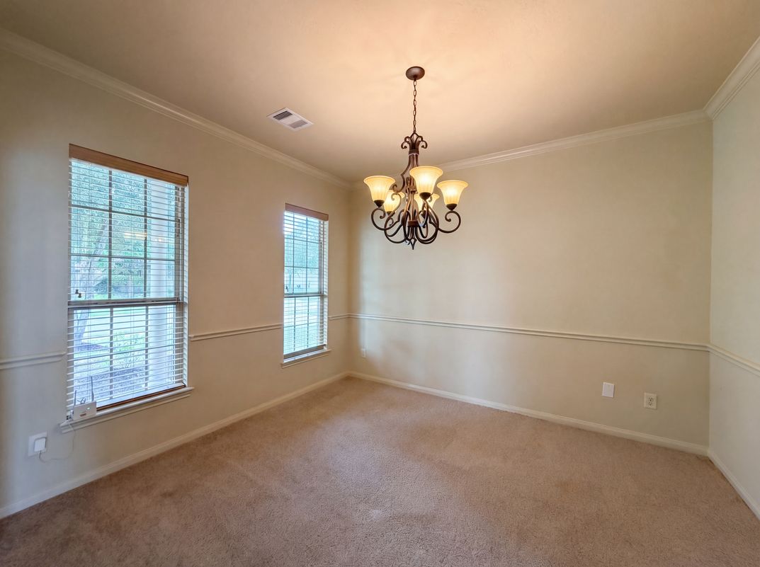 Photo 10 of 25 of 4710 Autumn Pine Ln, Houston, TX