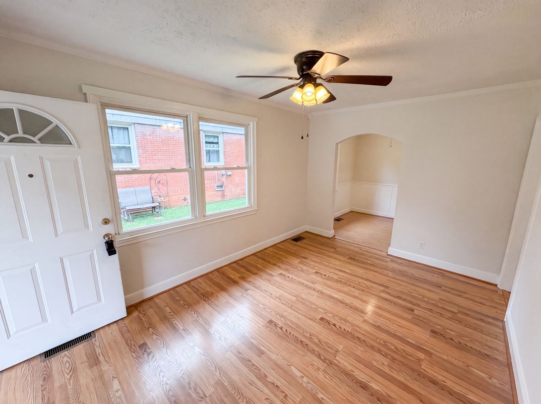 Photo 8 of 23 of 1521 Herrin Ave, Charlotte, NC