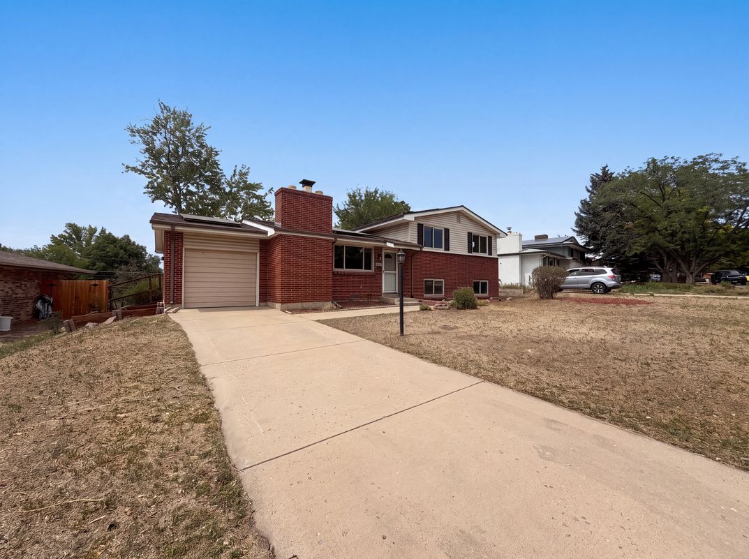 Photo 23 of 28 of 885 W 7th Avenue Dr, Broomfield, CO