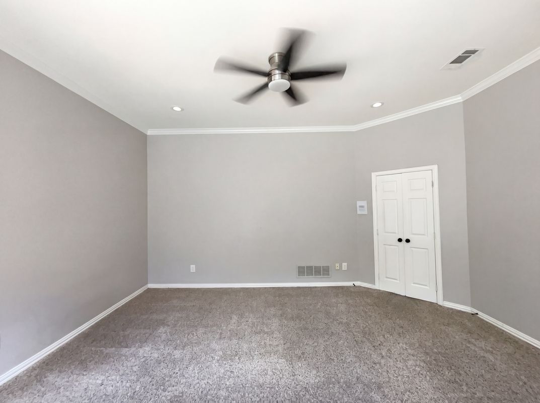 Photo 4 of 19 of 2400 Creekview Dr, Plano, TX