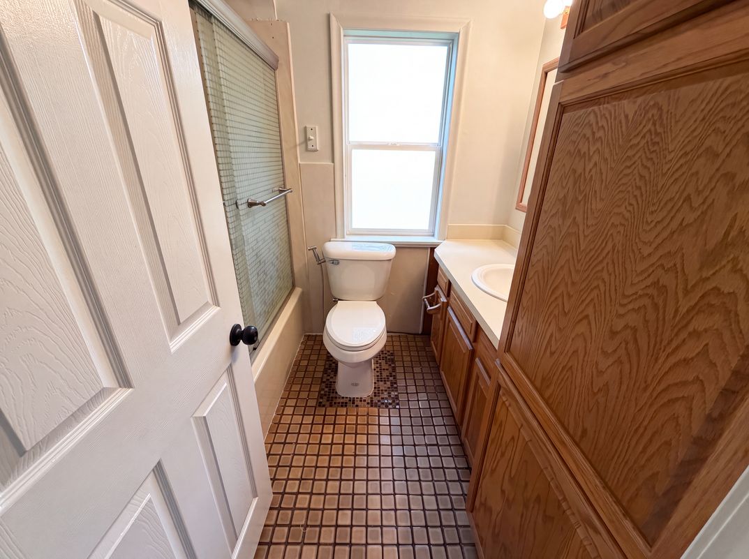 Photo 8 of 22 of 30406 Everett St, Southfield, MI