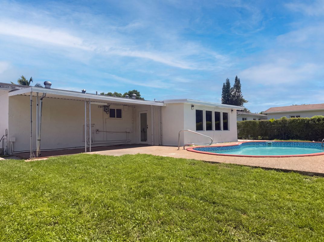 Photo 18 of 22 of 6200 SW 109th Ave, Miami, FL