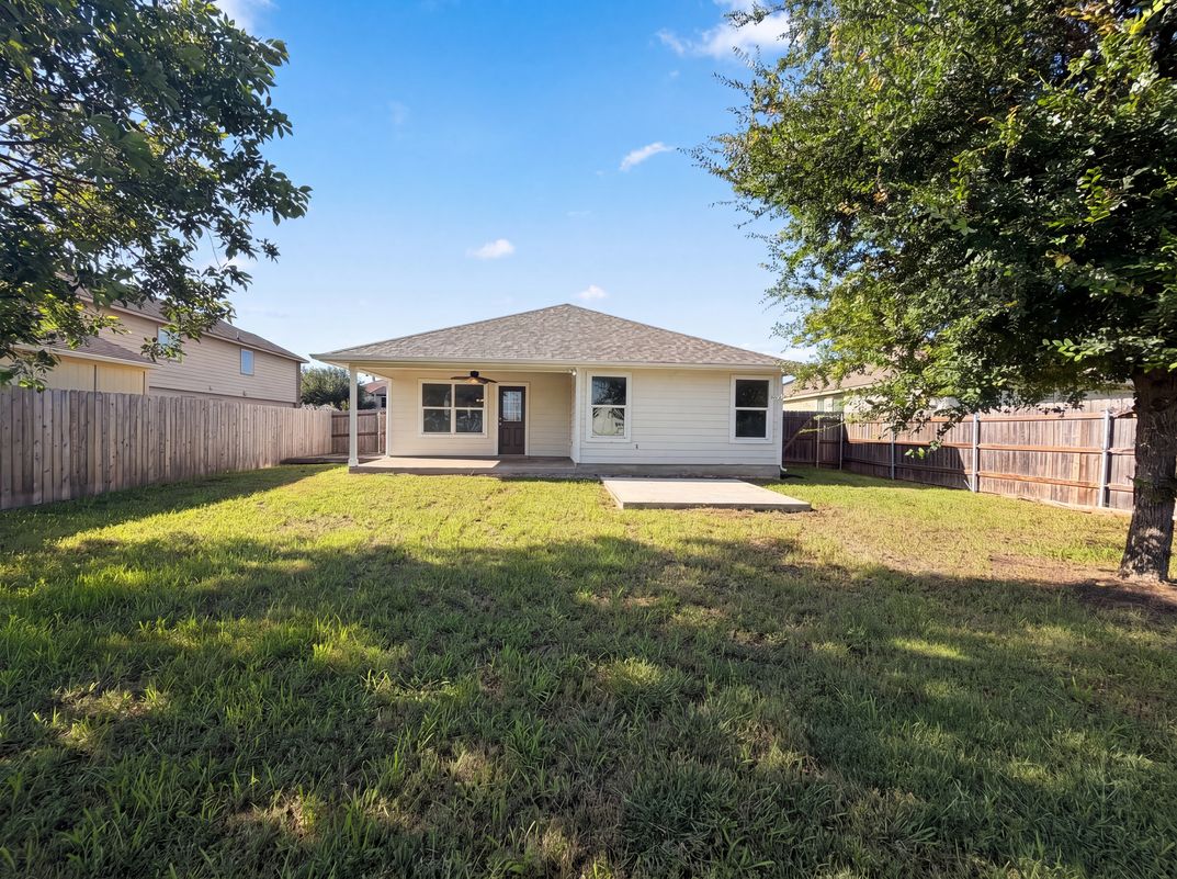 Photo 5 of 16 of 2886 Oakbranch Rdg, New Braunfels, TX
