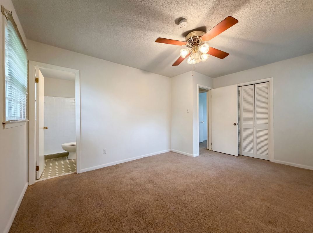 Photo 4 of 28 of 214 Cornell Dr, Warner Robins, GA