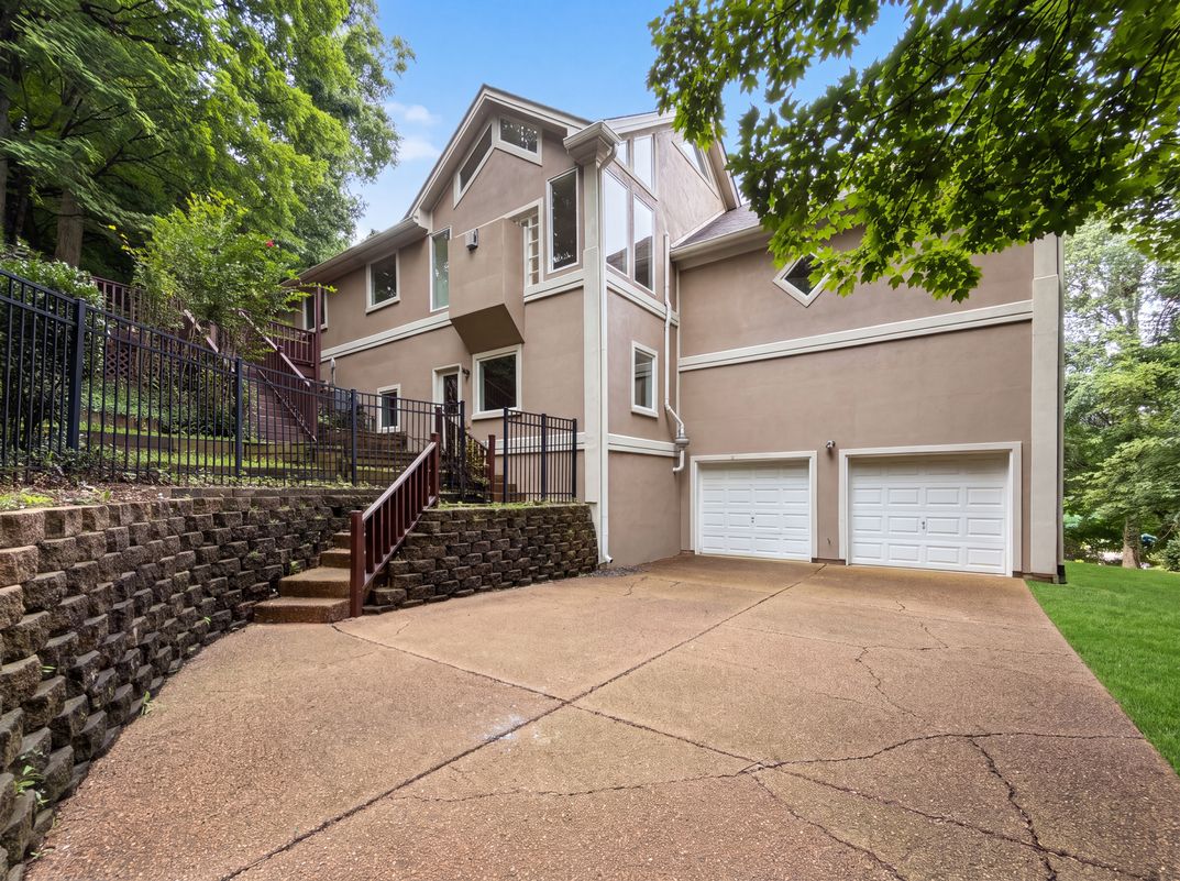 Photo 6 of 84 of 7030 Willowick Dr, Brentwood, TN