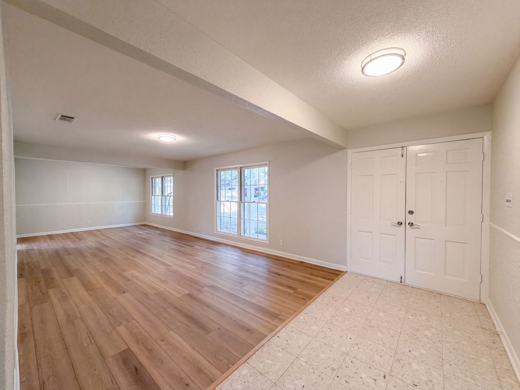 Photo 13 of 31 of 813 Wheelwood Dr, Hurst, TX