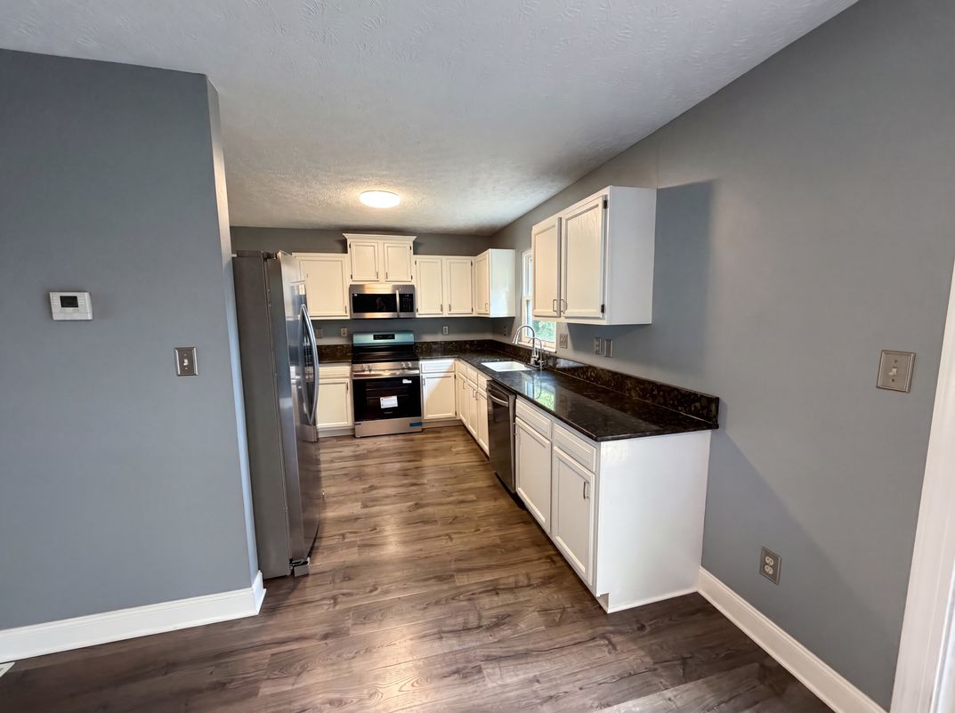 Photo 2 of 21 of 654 Diamond Cir, Ravenna, OH