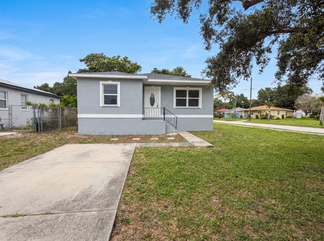 Photo 23 of 25 of 845 40th Ave S, Saint Petersburg, FL