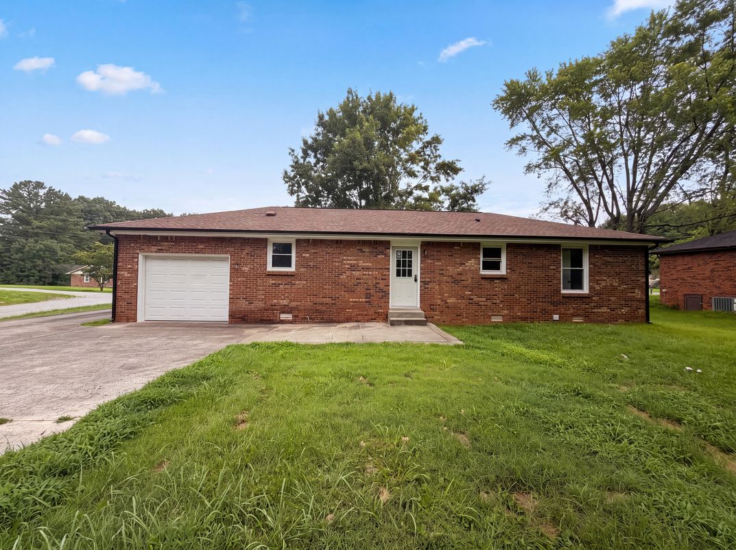 Photo 16 of 18 of 330 Harold Dr, Clarksville, TN