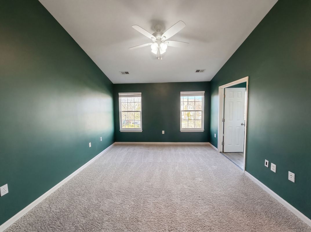 Photo 4 of 28 of 18560 Sierra Springs Sq, Leesburg, VA