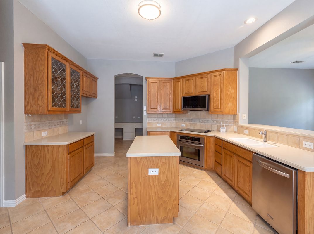 Photo 6 of 20 of 2601 Whispering Trl, Little Elm, TX