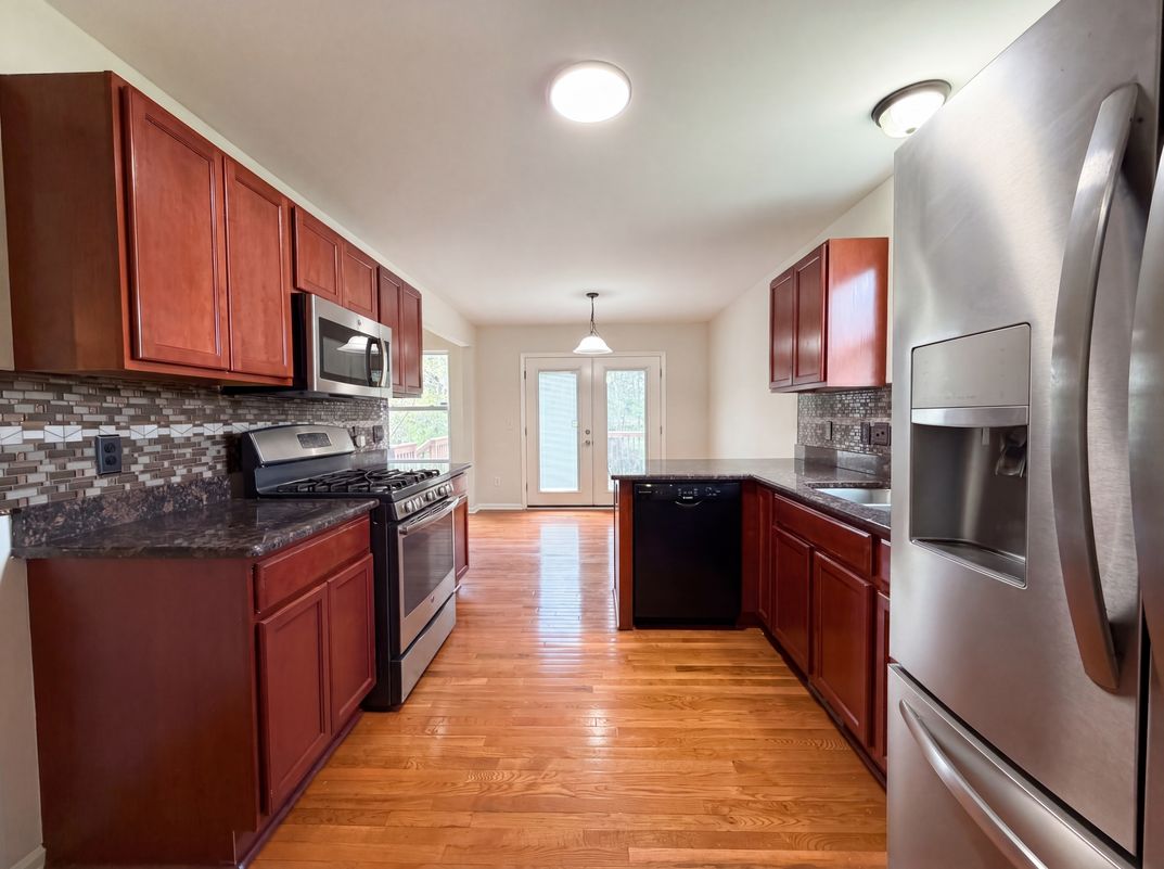 Property photo 2 of 5988 Treetops Dr