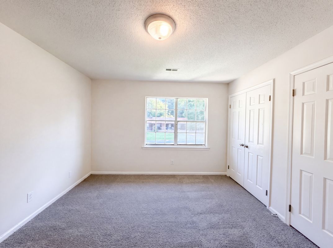 Photo 4 of 20 of 1311 W Meadowview Rd, Greensboro, NC