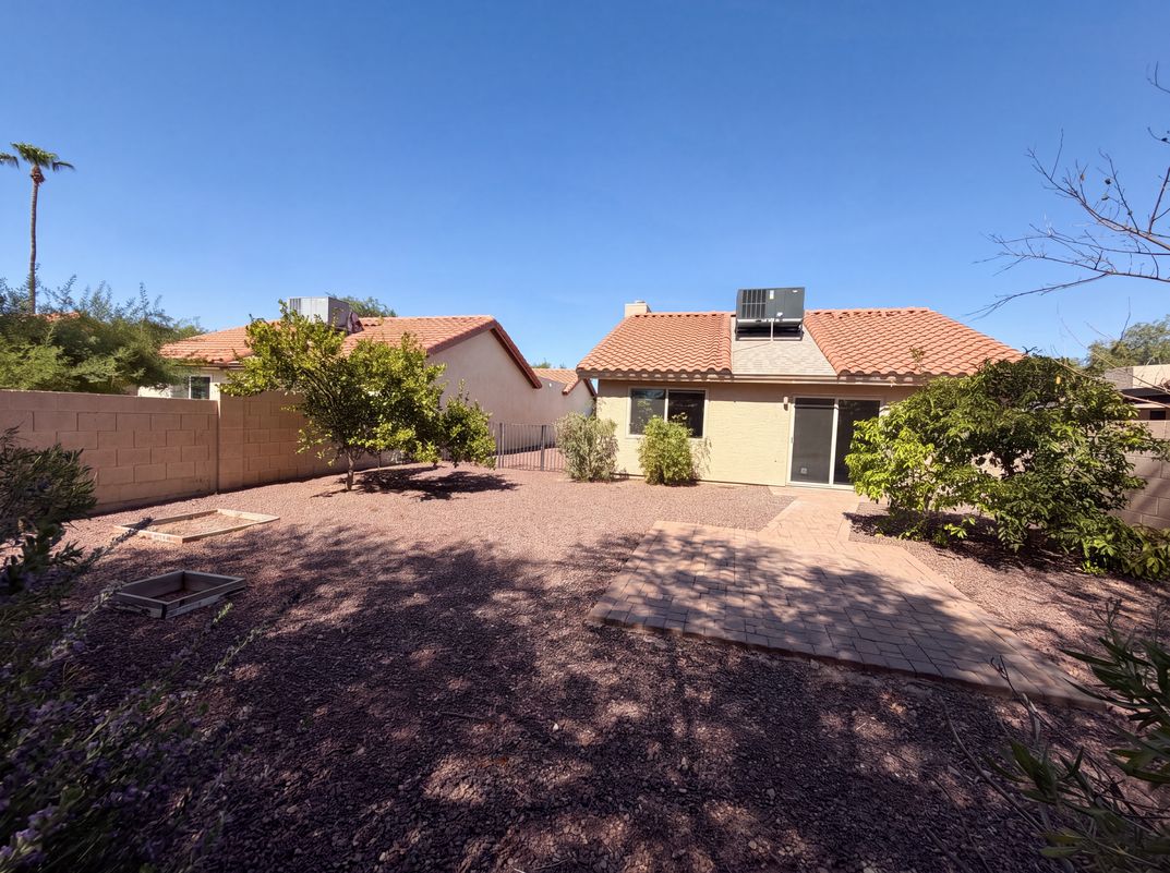 Photo 5 of 21 of 1388 N Los Altos Dr, Chandler, AZ
