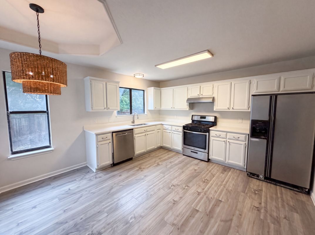 Property photo 2 of 1517 River Oak Dr