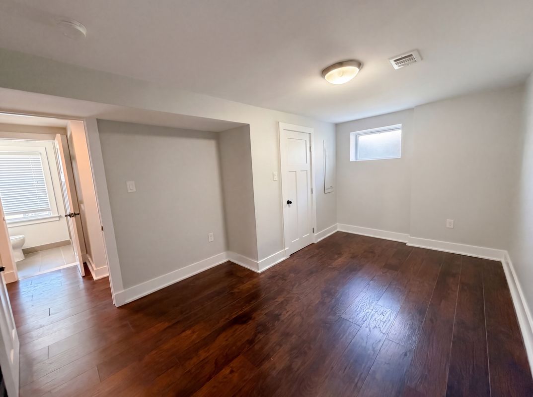 Photo 18 of 24 of 6515 Carriage Dr, Alexandria, VA