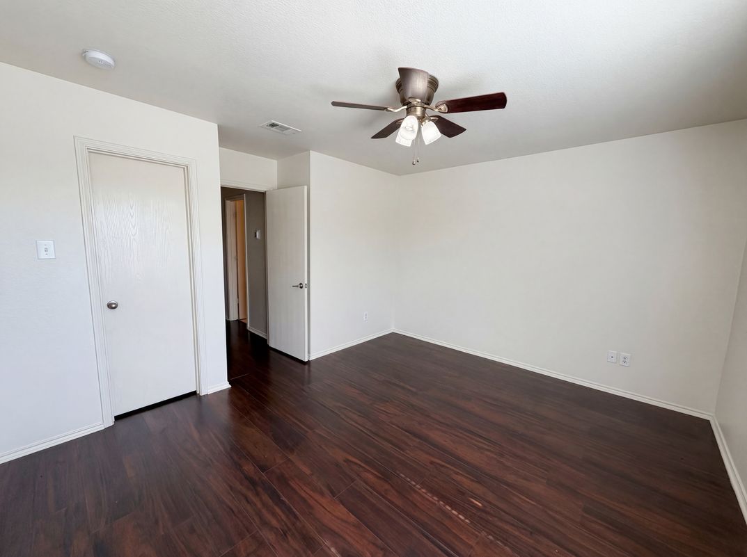 Photo 17 of 23 of 2027 Pine Knot Dr, Heartland, TX