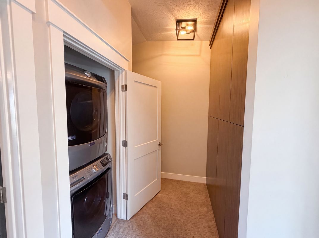 Photo 10 of 24 of 10452 S Sage Canal Way, Sandy, UT