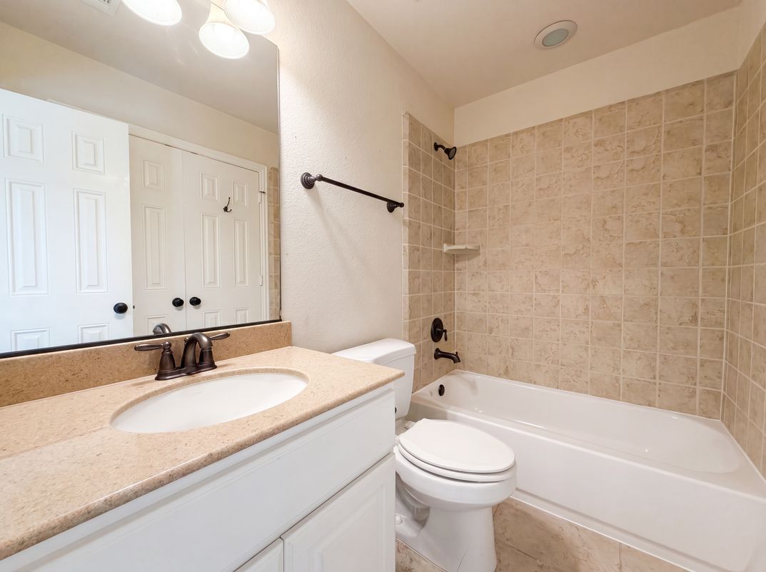 Photo 16 of 29 of 27911 Warren Park Dr, Katy, TX