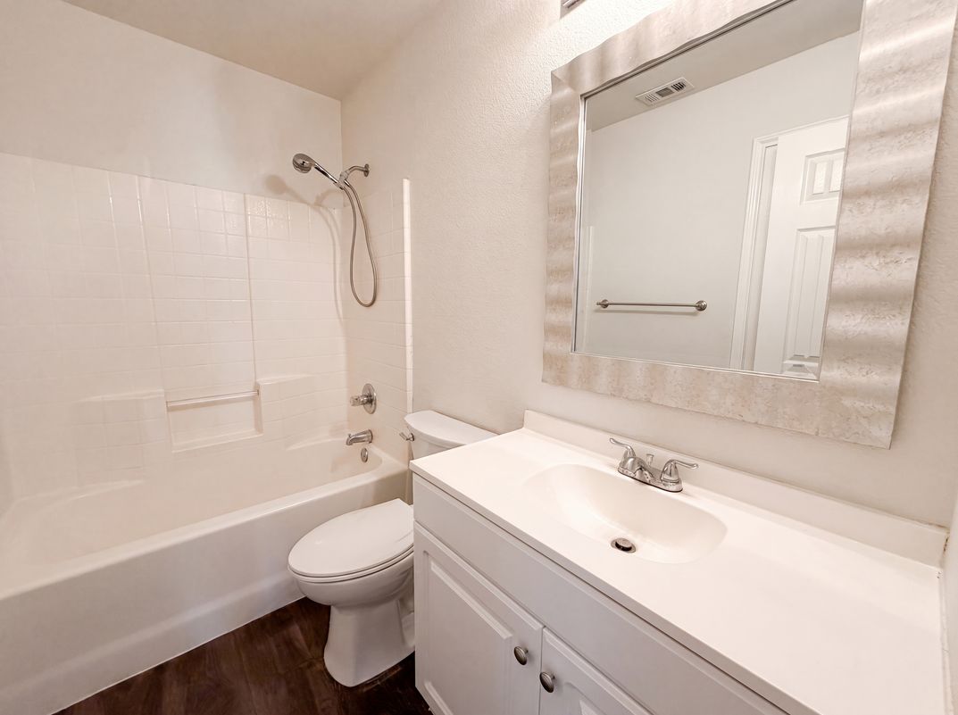 Photo 17 of 21 of 109 Eagle Dr, Luling, TX