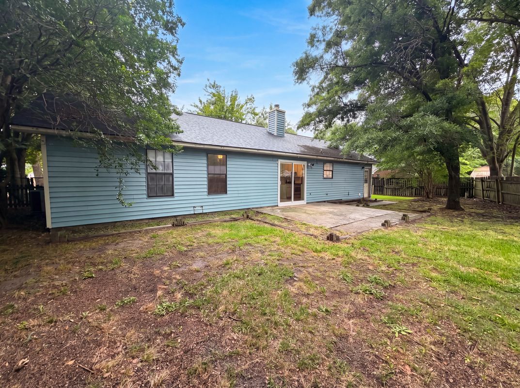 Photo 5 of 17 of 422 Allen Ct, Ladson, SC