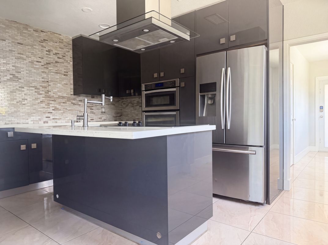 Photo 3 of 22 of 6200 SW 109th Ave, Miami, FL