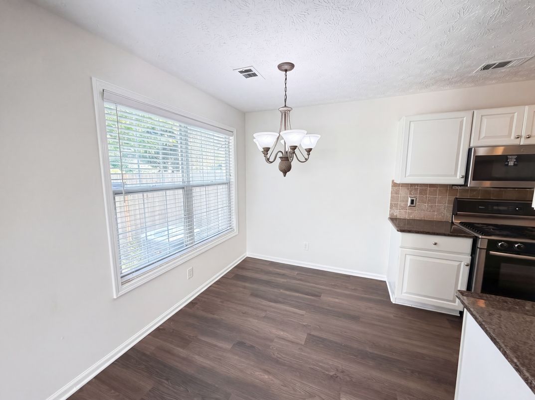 Photo 7 of 21 of 13331 Harpley Ct, Alpharetta, GA