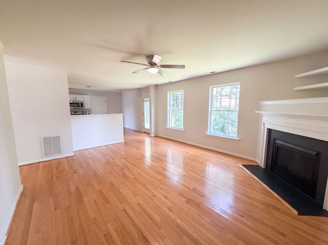 Photo 3 of 19 of 3016 Heather Ridge Dr, Henrico, VA