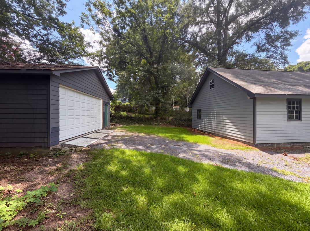 Photo 21 of 26 of 470 Oak Dr, Atlanta, GA