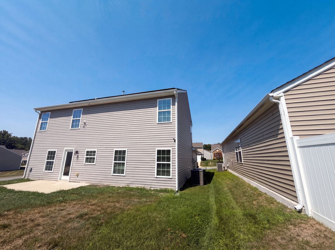 Photo 5 of 28 of 6800 Olivia Ct, Whitsett, NC