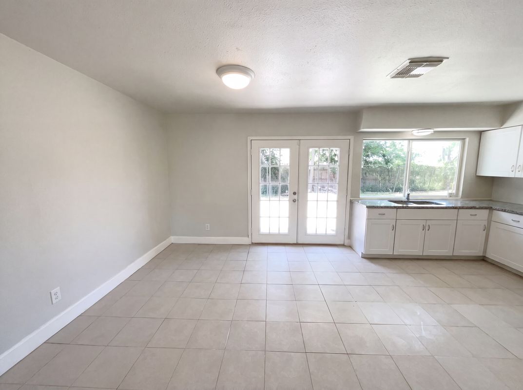 Photo 8 of 18 of 7303 Havenbrook Dr, San Antonio, TX
