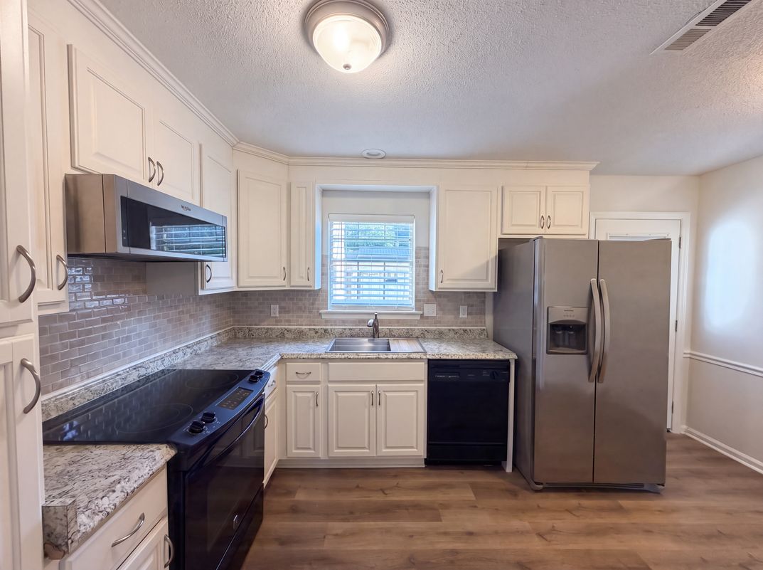 Photo 8 of 20 of 1311 W Meadowview Rd, Greensboro, NC