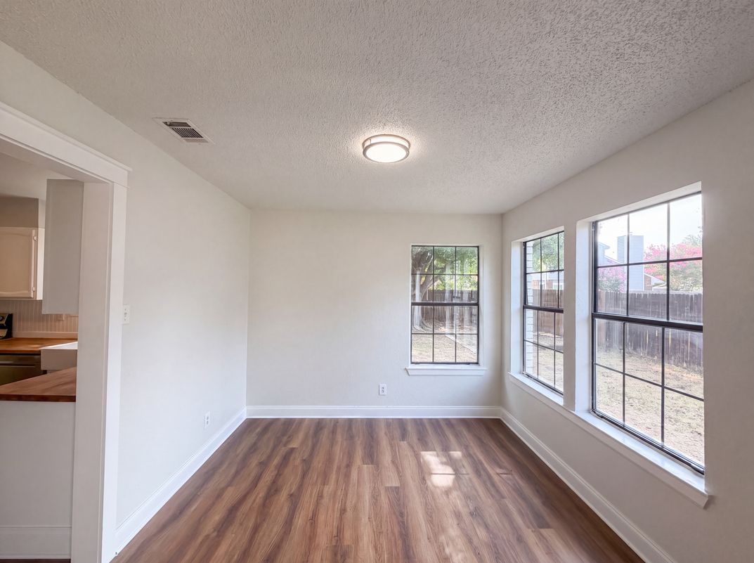 Photo 6 of 20 of 3610 Clearview Dr, Corinth, TX