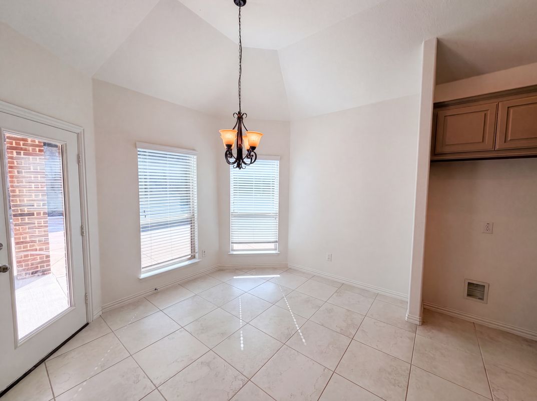 Photo 10 of 34 of 4305 Curlew Ln, Garland, TX