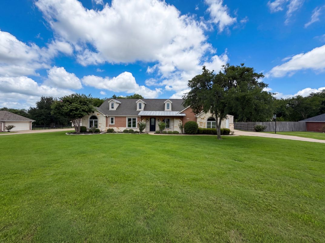Property photo 1 of 1908 Fairway Ln