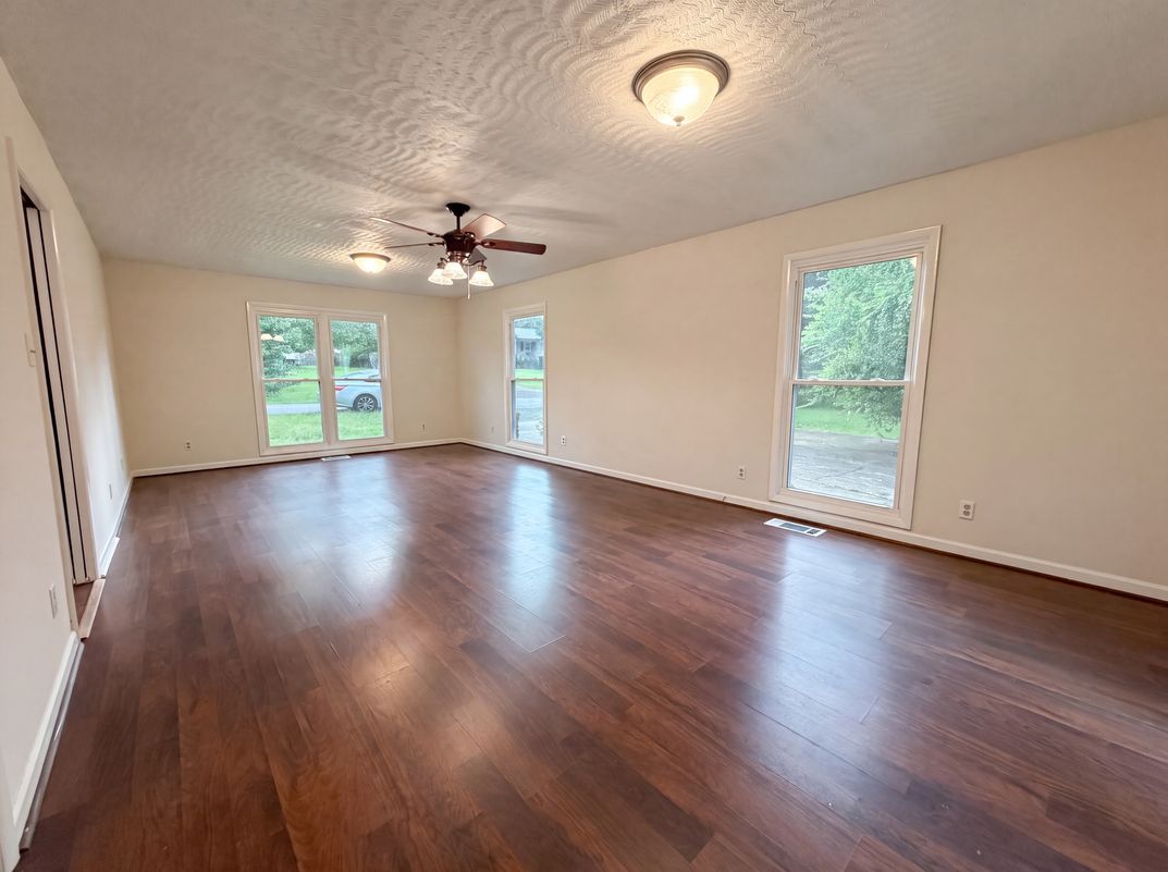 Photo 6 of 20 of 1007 Normandale Dr, Bessemer, AL