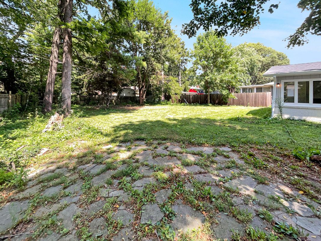 Photo 8 of 22 of 8040 Goldenrod Ct, Indianapolis, IN