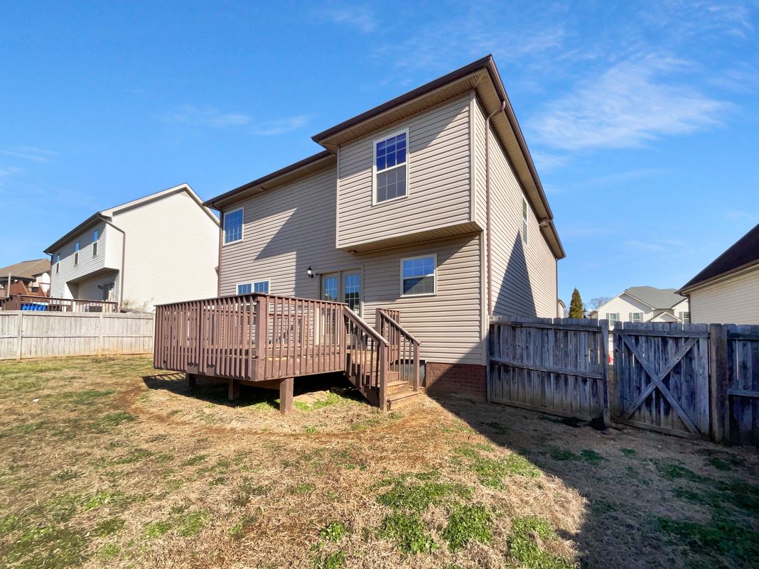 Photo 5 of 26 of 1450 Raven Rd, Clarksville, TN